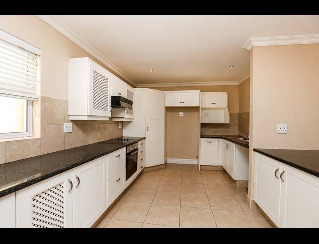 3 BEDROOM APARTMENT FOR SALE IN LA LUCIA